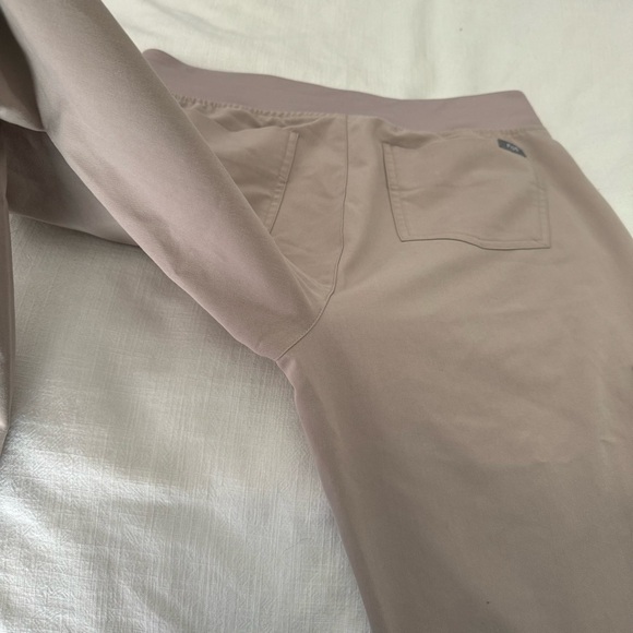 FIGS High Waisted Zamora Jogger Scrub Pants Tan Nude Boulder Size Medium - Picture 8 of 12